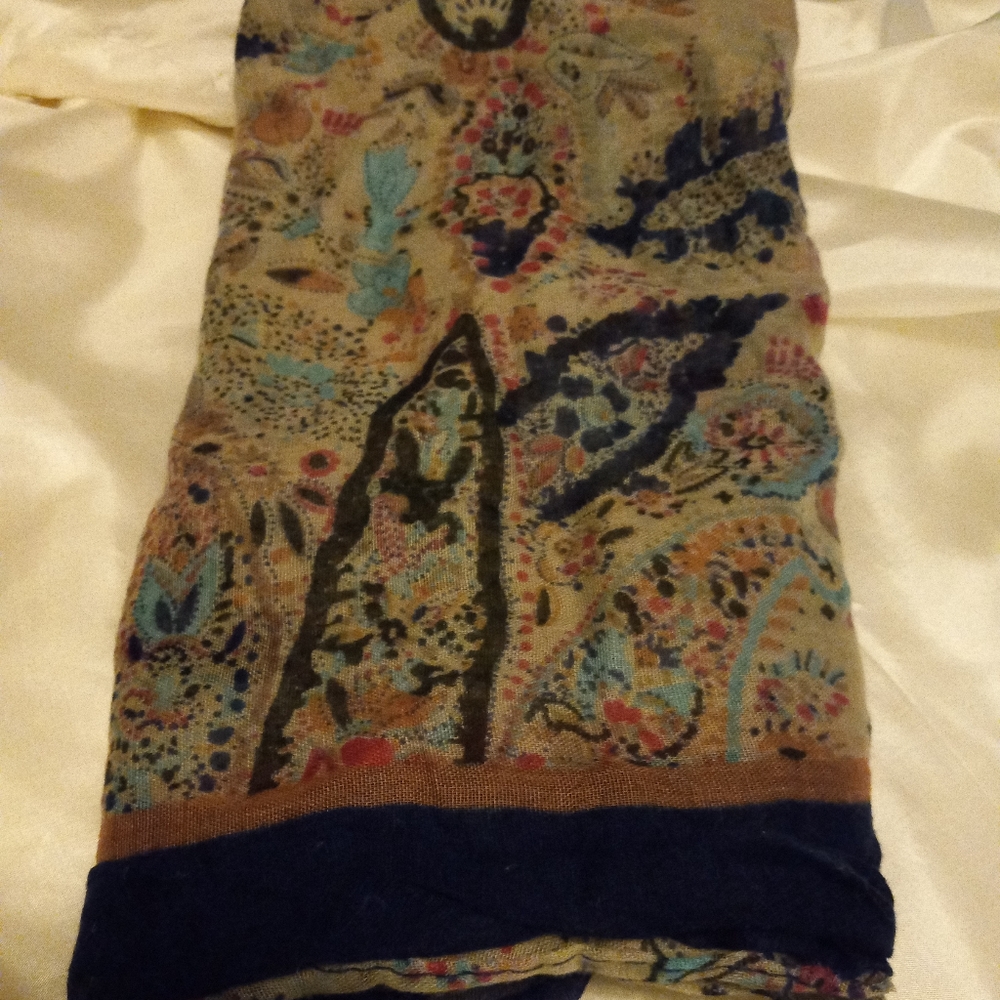 Women's scarf